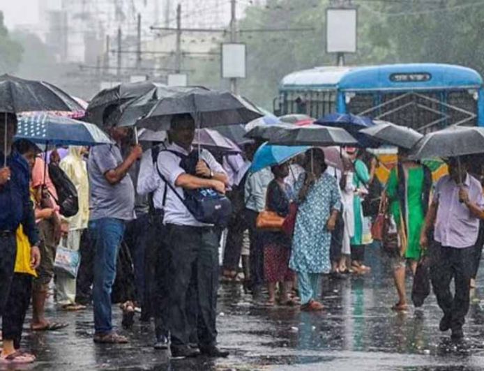 बंगाल की खाड़ी से बढ़ी नमी, कई इलाकों में गरज-चमक के साथ हल्की बारिश के आसार