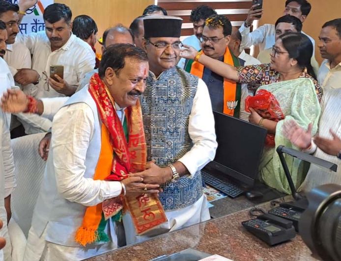 महेंद्र सिंह यादव ने अपेक्स बैंक में पदभार ग्रहण करते हुए किया ऐतिहासिक स्वागत