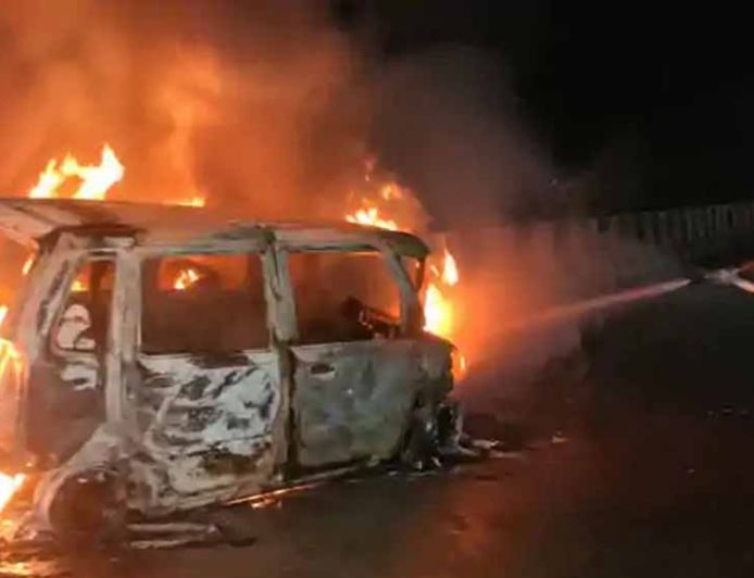 चलती कार में सीएनजी लीकेज से भीषण आग, एक ही परिवार के 5 लोग जिंदा जले