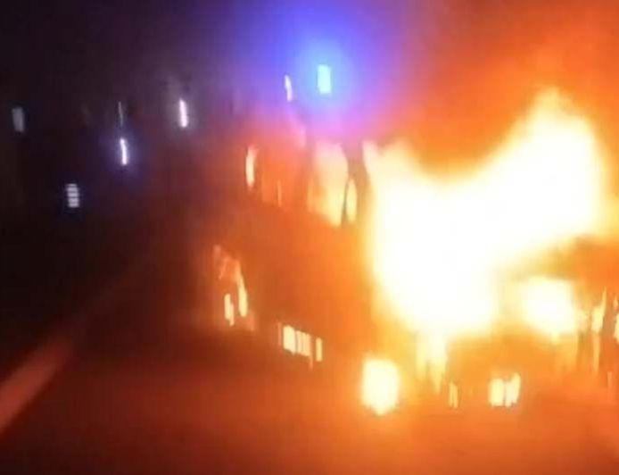 राजस्थान: दिल्ली-मुंबई एक्सप्रेसवे पर कार में लगी आग, एक ही परिवार के पांच लोग जिंदा जलकर मरे