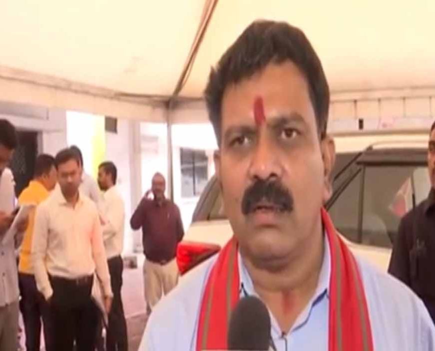 बस्तर के बच्चों का जोश: ‘कलेक्टर-एसपी बनने चलो’ गीत पर गूंजा मंच, गृहमंत्री भी हुए शामिल