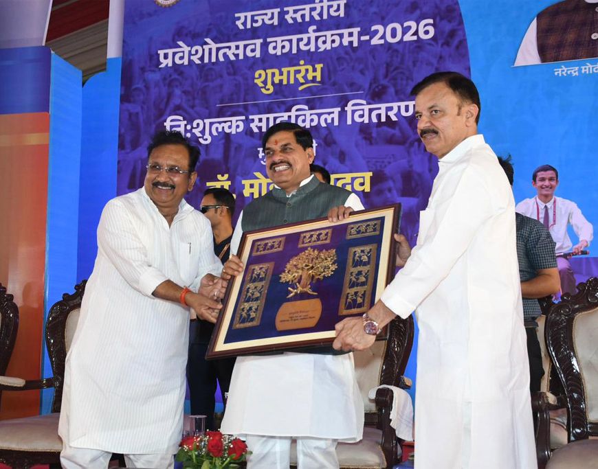 शिक्षा से बदलेगा जनजातीय समाज का भविष्य, मंत्री विजय शाह की अपील- 'हर बच्चा स्कूल जाए', सरकार देगी पूरी सुविधाएं