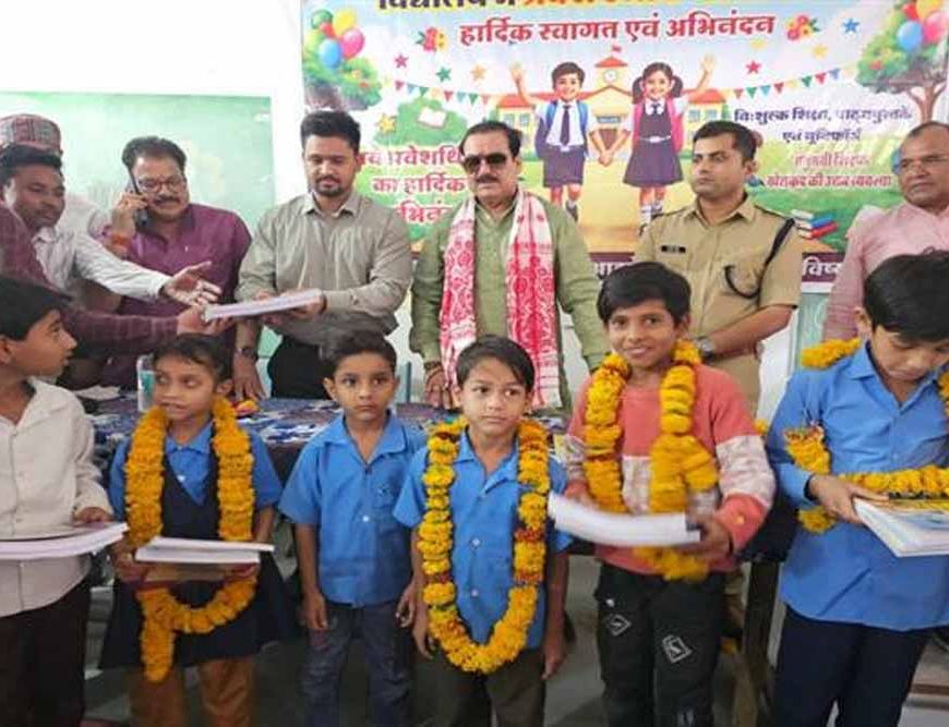 मंत्री  टेटवाल ने "स्कूल चलें हम" के तहत प्रवेशोत्सव में पुस्तक और मिठाई वितरण कर विद्यार्थियों का किया उत्साहवर्धन