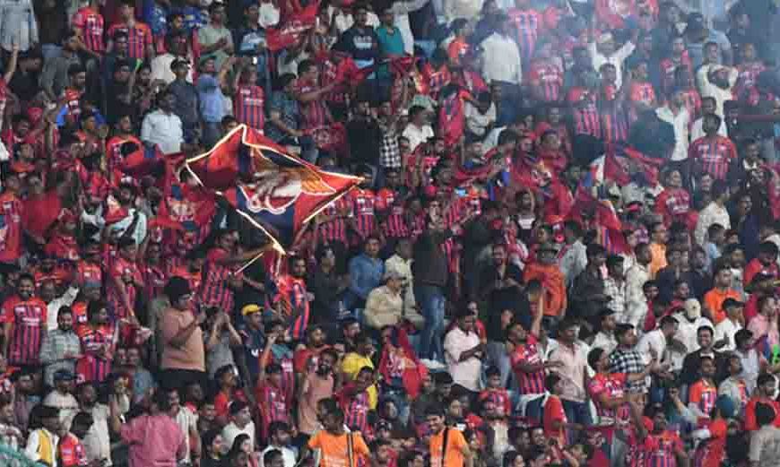 इकाना में दिल्ली कैपिटल्स की दहाड़, एलएसजी के नए लोगो और जर्सी पर भारी पड़ा 'बाघ'