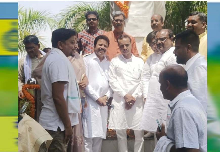 जनसेवा के पुरोधा को नमन, बाबूजी बिसाहू दास महंत की प्रतिमा पर उमड़ा श्रद्धा का सैलाब