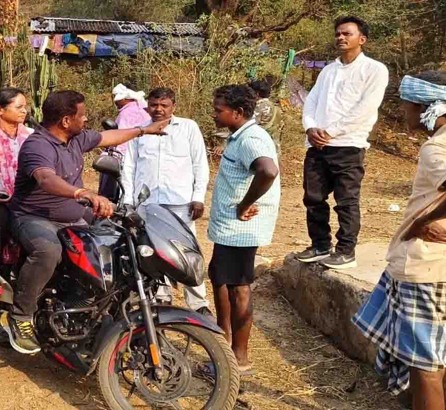 15 किमी बाइक चलाकर दुर्गम गांवों में पहुंचे विधायक दशरथ गागराई, जनचौपाल लगाकर सुनीं ग्रामीणों की समस्याएं
