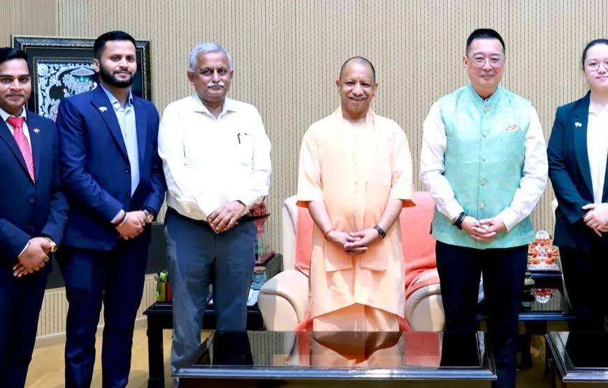 मुख्यमंत्री योगी आदित्यनाथ से सिंगापुर के उच्चायुक्त साइमन वोंग ने की शिष्टाचार भेंट