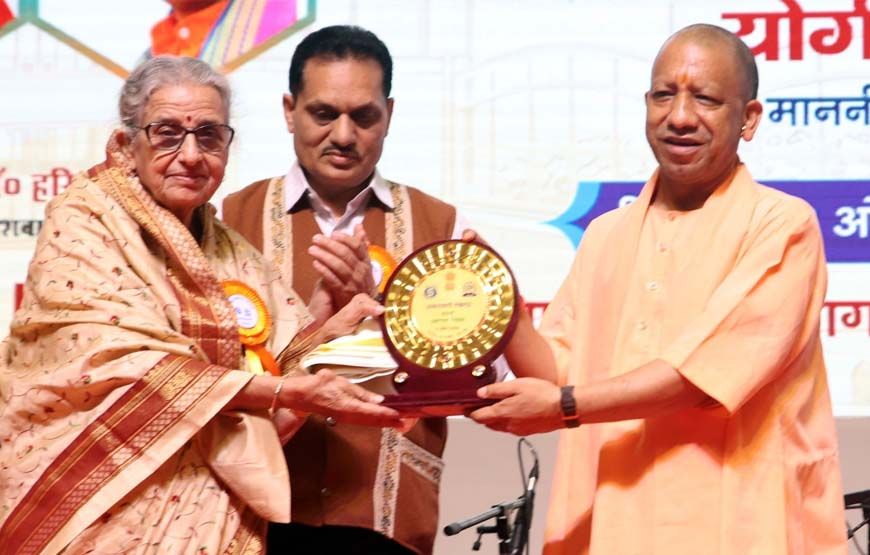सीएम योगी ने पद्म पुरस्कार से सम्मानित विभूतियों और आकाशवाणी के वरिष्ठ लोक सेवा प्रसारकों को किया सम्मानित