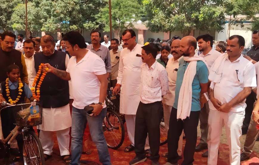 शैक्षणिक सत्र के द्वितीय दिवस भी शासकीय विद्यालयों में ‘प्रवेश उत्सव’ का हुआ आयोजन