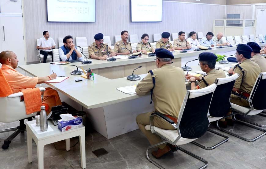 योगी के निर्देश पर कालाबाजारी पर बड़ा प्रहार, 233 एफआईआर