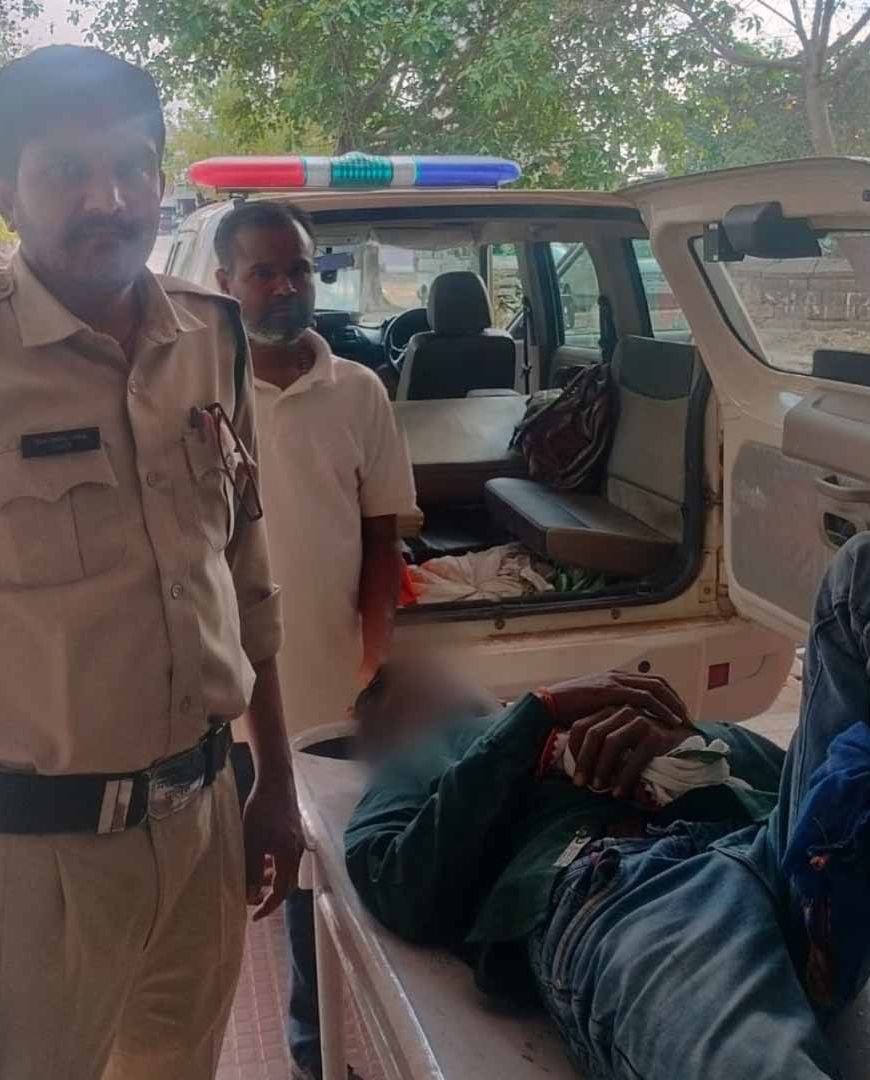 दमोह के डायल-112 हीरोज सड़क दुर्घटना में गंभीर रूप से घायल 03 व्यक्तियों को पहुँचाया अस्पताल