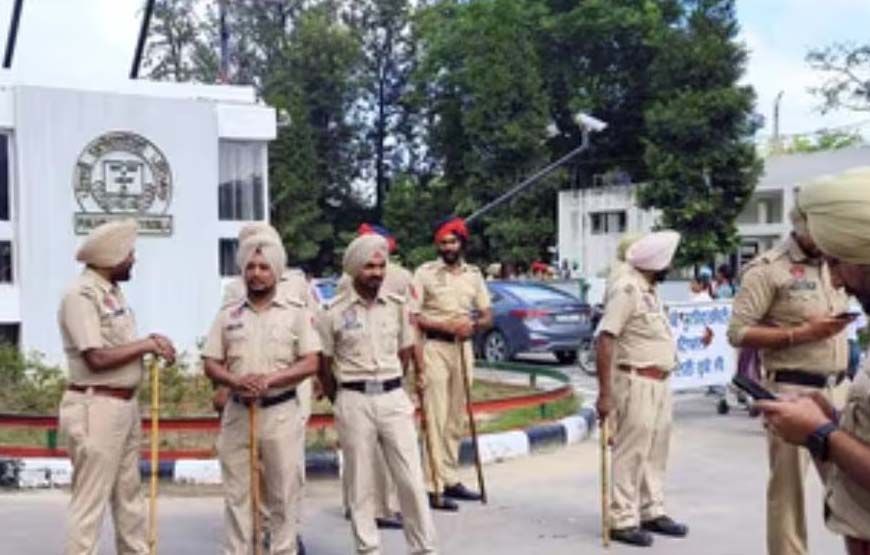अमृतसर में बड़ी आतंकी साजिश नाकाम, आइईडी सहित एक व्यक्ति गिरफ्तार, पाकिस्तान से जुड़े तार खंगाल रही पुलिस