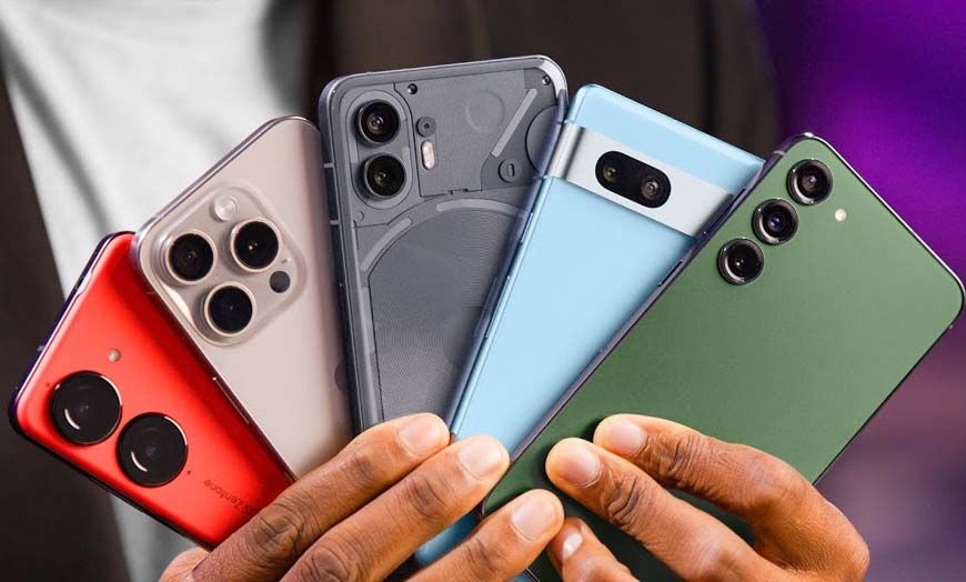 देश में आय का 40% तक स्मार्टफोन पर खर्च, महंगाई ने 22 करोड़ यूजर्स का अपग्रेड अटकाया