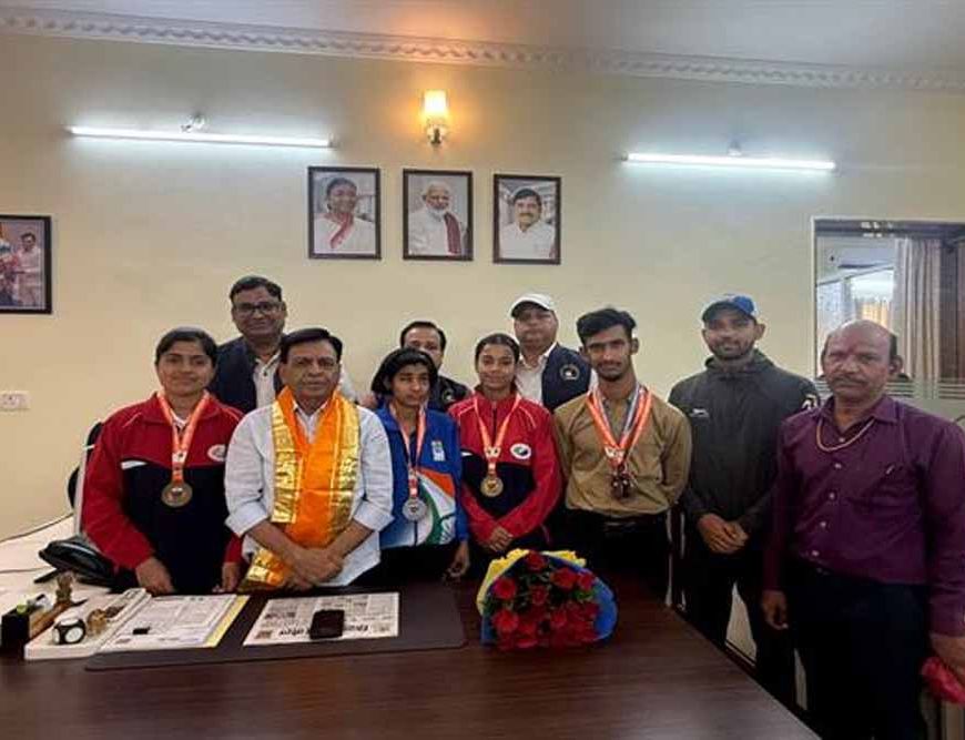 उप मुख्यमंत्री  देवड़ा से पैरा नेशनल गेम्स के विजेता खिलाड़ियों ने की भेंट