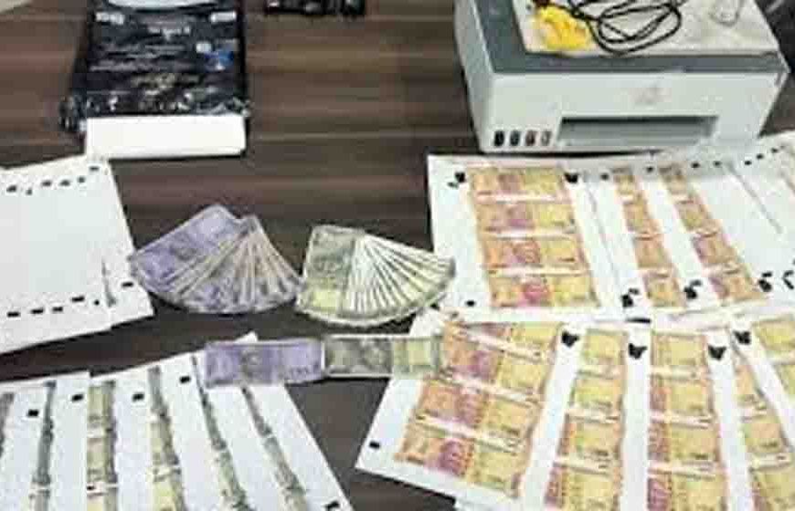 बहराइच में नकली नोट छापने वाले गिरोह का पर्दाफाश, साधारण कलर प्रिंटर से तैयार हो रही थी करंसी