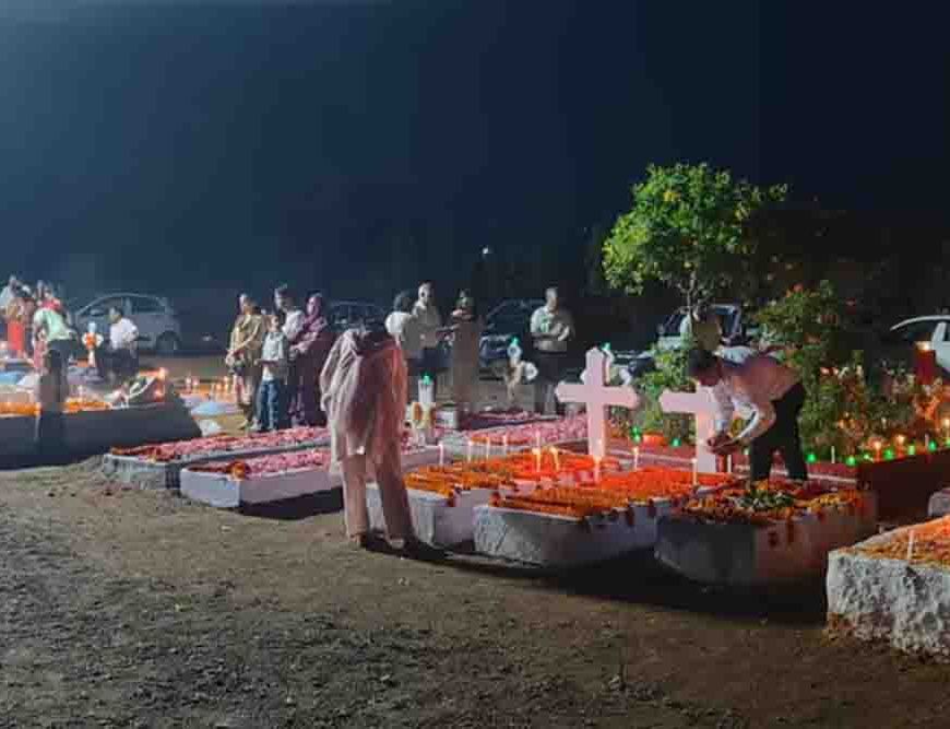 रामगढ,प्रभु यीशु के जी उठने की खुशी में ईस्टर पर विशेष प्रार्थना, सुबह 4 बजे से चर्चों में उमड़ी भीड़