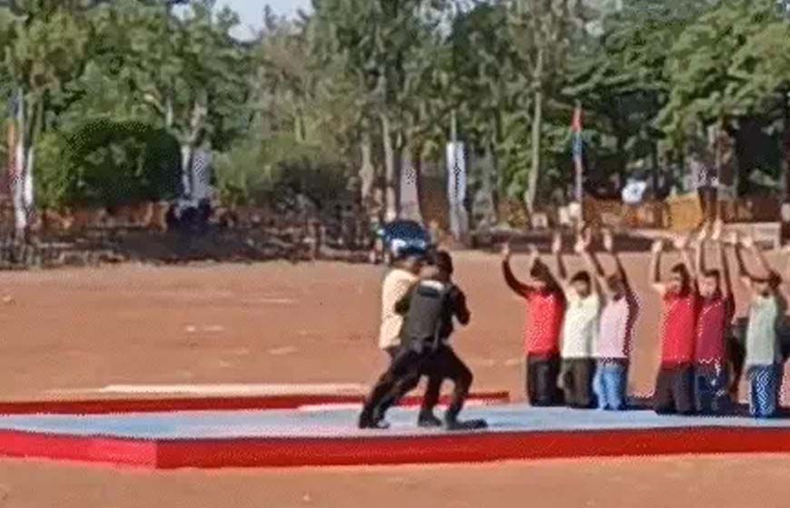 भोपाल में लाल परेड ग्राउंड पर NSG कमांडो ने दिखाया पावर शॉ