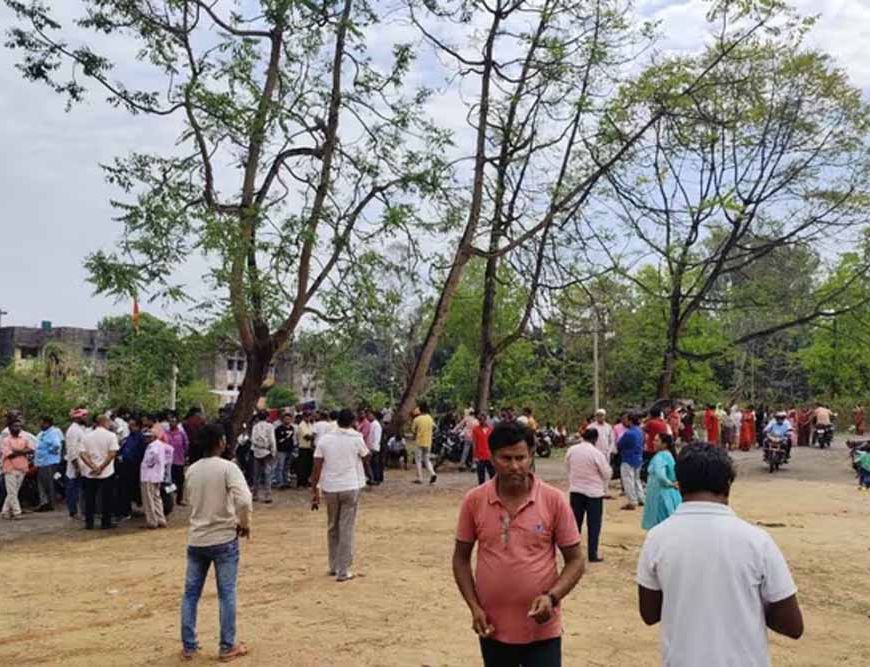 झारखंड में पीटीपीएस जमीन खाली कराने पर विवाद, लोग घर छोड़ने से इनकार