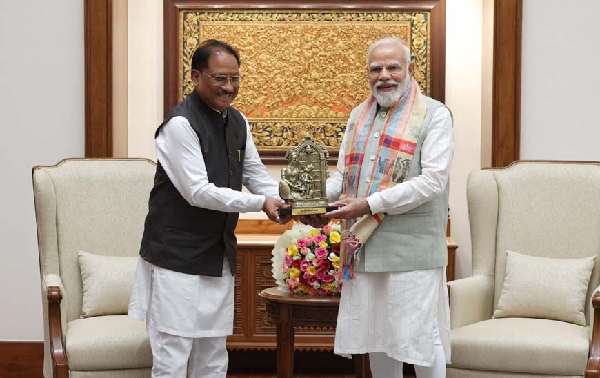 बस्तर 2.0 की शुरुआत: मुख्यमंत्री साय ने पीएम मोदी को दिया आमंत्रण, विकास का ब्लूप्रिंट सौंपा