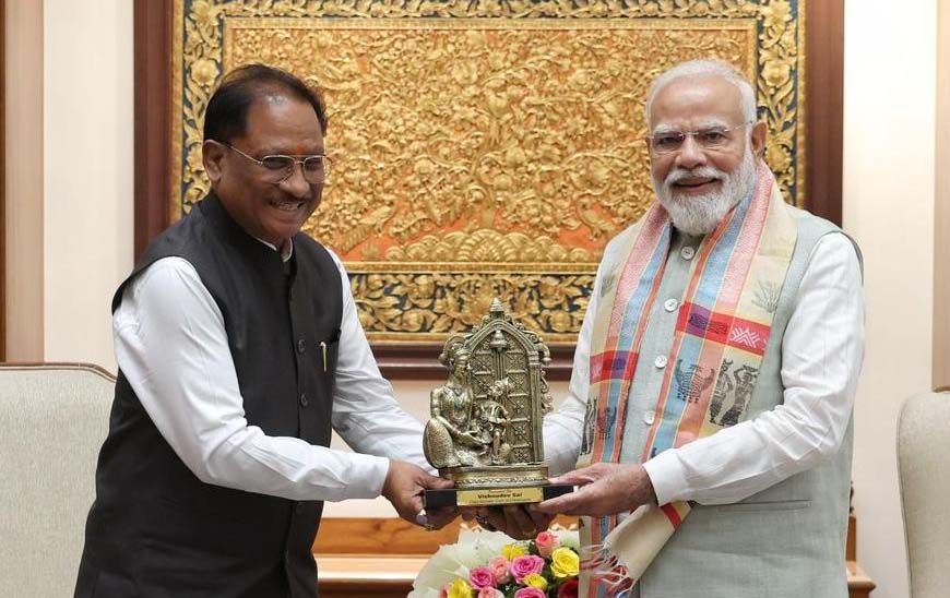 प्रभु श्रीराम के आदर्शों से प्रेरित छत्तीसगढ़ : मुख्यमंत्री साय ने प्रधानमंत्री नरेंद्र मोदी को बेल मेटल निर्मित ‘माता कौशल्या के राम’  कलाकृति की भेंट