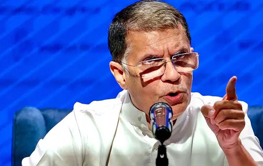 मुसीबत में घिरे पवन खेड़ा, दिल्ली और असम पुलिस ने की उनके घर पर छापेमारी