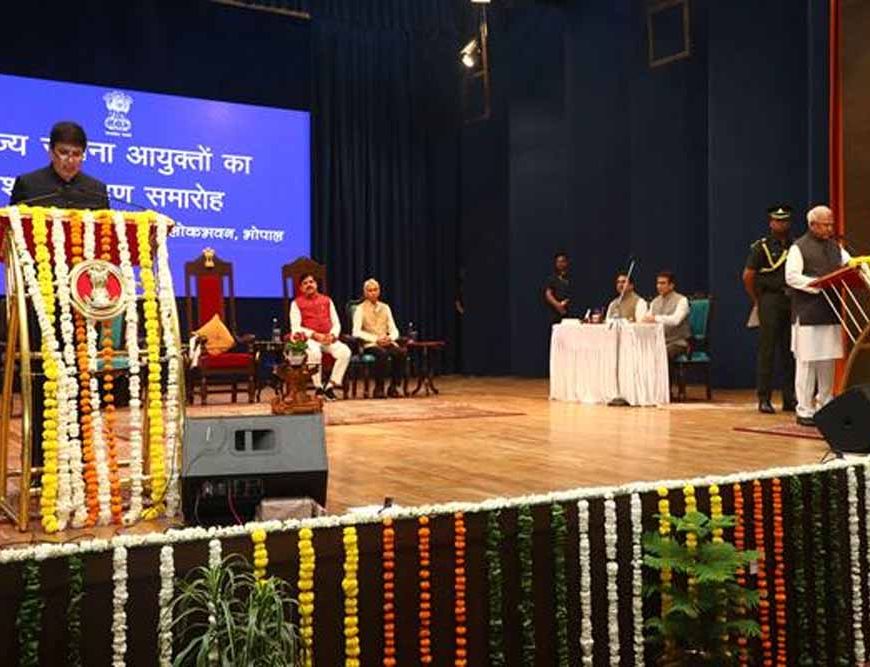 राज्यपाल ने नवनियुक्त राज्य सूचना आयुक्तों को दिलाई शपथ