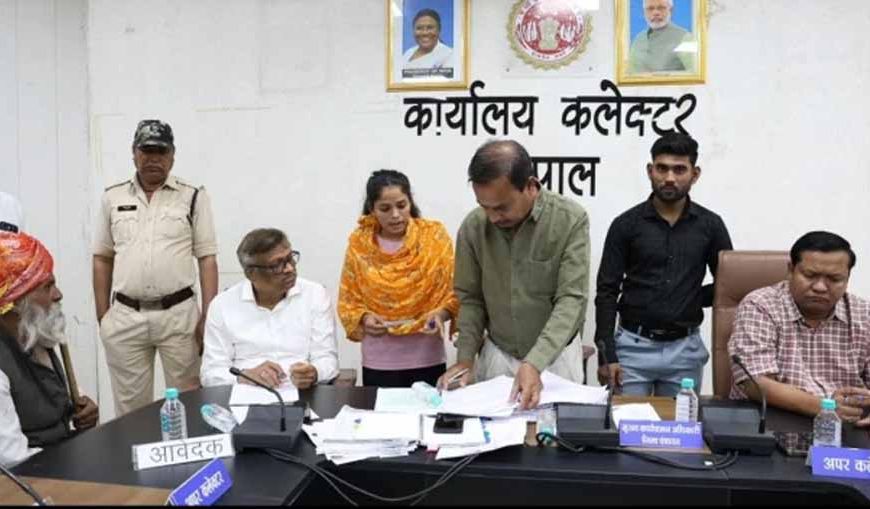 भोपाल में भूमाफिया का खेल: पाकिस्तान से आए शख्स पर किसानों की जमीन हड़पने का आरोप, जनसुनवाई में गूंजा मामला