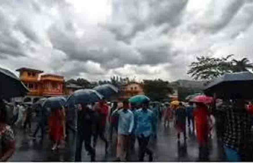 यूपी के 51 जिलों में बारिश और बिजली का अलर्ट, प्रयागराज समेत कई शहरों में आंधी की चेतावनी