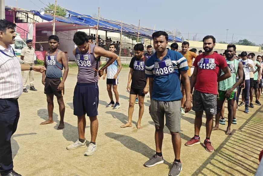 धनबाद में सख्ती के बीच होमगार्ड फिजिकल टेस्ट: इलेक्ट्रॉनिक गैजेट्स पर पूरी तरह प्रतिबंध