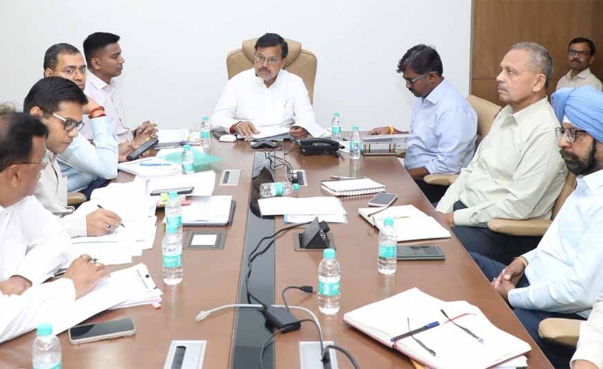 ऊर्जा मंत्री ने की विभागीय योजनाओं की गहन समीक्षा