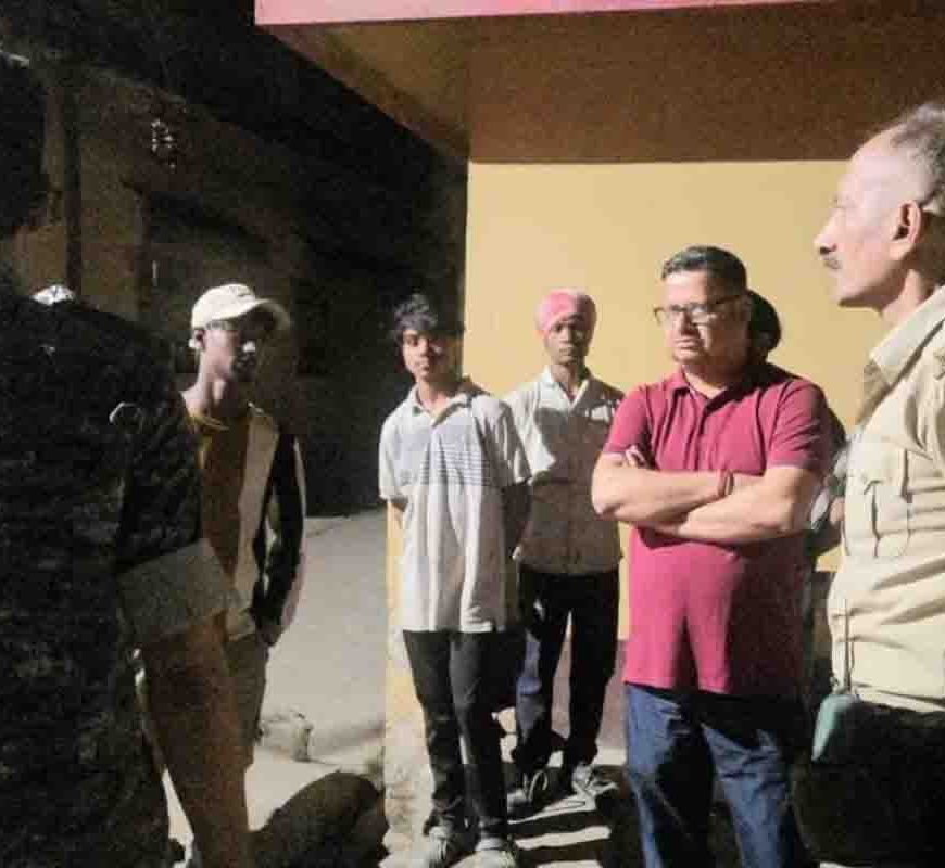 जमशेदपुर में पाइपलाइन कार्य को लेकर भारी हंगामा, घरों के कनेक्शन टूटने पर लोगों ने रुकवाया काम