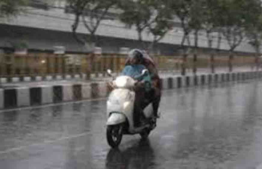 बेमौसम मार, उत्तर भारत में बारिश और ओलावृष्टि से गेहूं की फसल बर्बाद और लुढ़का पारा