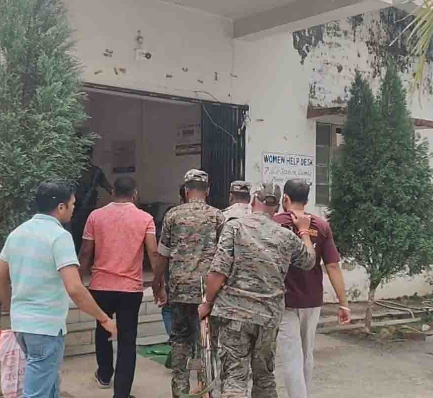 गुमला में नशे के सौदागरों पर पुलिस का सर्जिकल स्ट्राइक, होटलों और ढाबों से भारी मात्रा में अफीम-गांजा बरामद