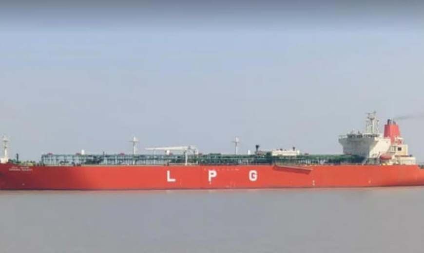 अब देश में नहीं होगी LPG की किल्लत! 15,400 टन रसोई गैस लेकर मुंबई पहुंचा 'ग्रीन आशा' टैंकर