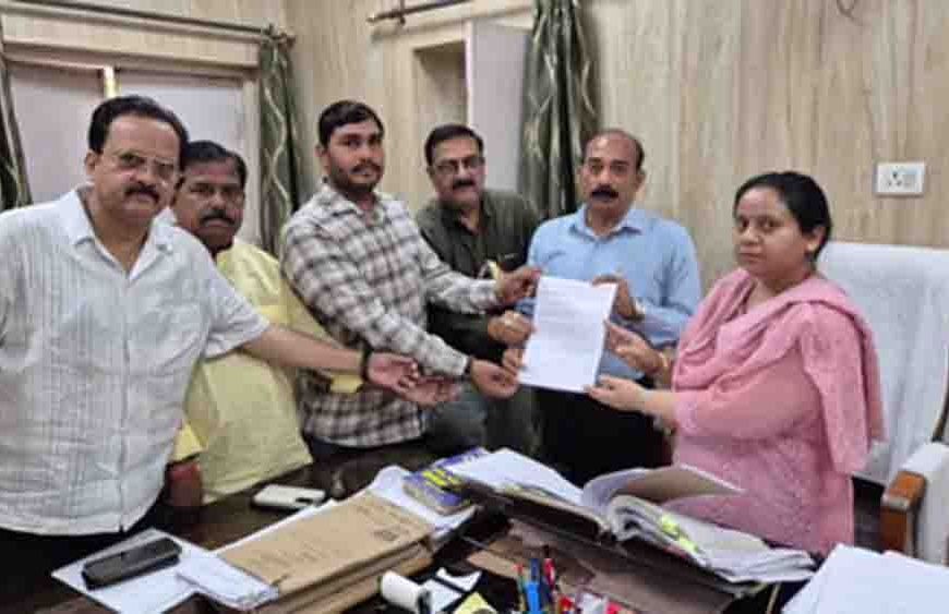 लखनऊ में शादी के कार्ड पर मिलेंगे व्यावसायिक गैस सिलेंडर, किल्लत के बीच प्रशासन ने दी बड़ी राहत