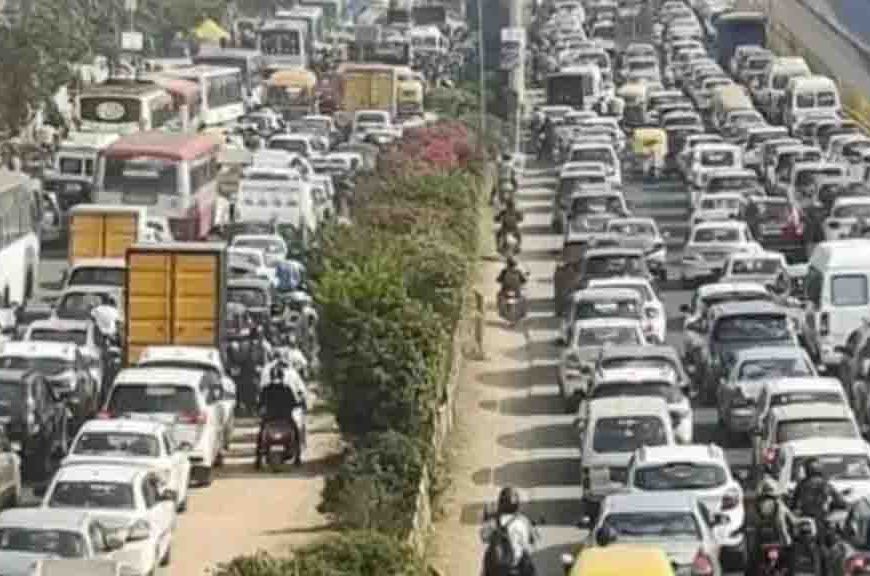 यूपी के 20 शहरों में ट्रैफिक के नए नियम लागू, स्कूल और दफ्तरों की छुट्टी के समय में होगा 15 मिनट का अंतर