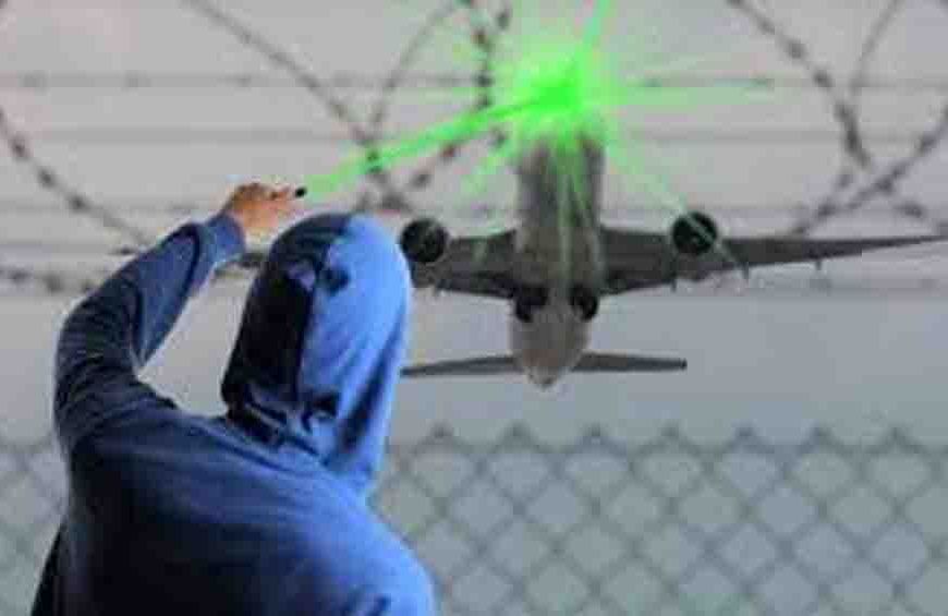 जयपुर एयरपोर्ट के पास लेजर लाइट पर लगा प्रतिबंध, विमानों की सुरक्षा के लिए पुलिस ने जारी किया सख्त आदेश