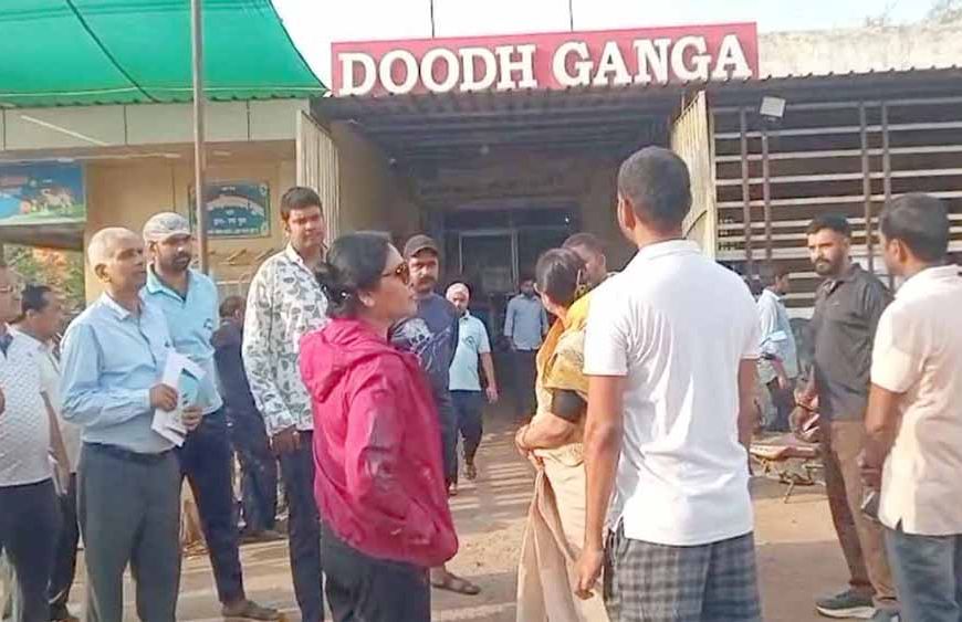 गंदगी पर सख्त कार्रवाई: बालोद कलेक्टर ने ‘दूध गंगा डेयरी’ को तत्काल बंद करने के दिए निर्देश