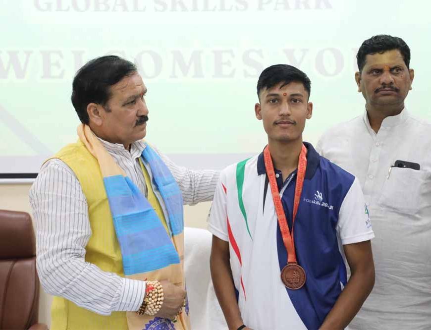 मंत्री टेटवाल ने ग्लोबल स्किल्स पार्क का भ्रमण कर प्रगतिरत कार्यों और योजनाओं की समीक्षा की