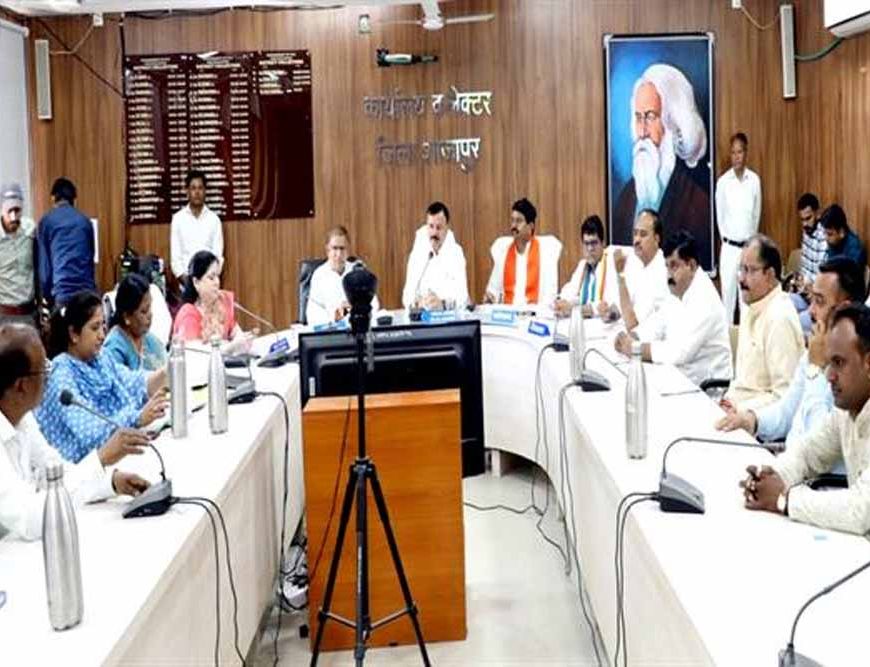 दो पहिया वाहन चालकों को हेलमेट लगाकर चलने के लिए करें प्रेरित : परिवहन मंत्री सिंह