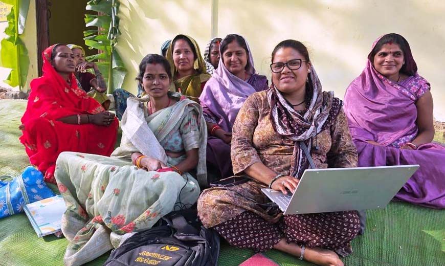 रायपुर : बैंक सखी बन आशा एक्का ने लिखी आत्मनिर्भरता की नई इबारत, 5 करोड़ से अधिक का किया ट्रांजेक्शन