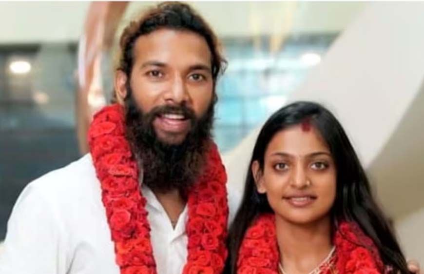 मोनालिसा की शादी में बड़ा फर्जीवाड़ा, फरमान पर पॉक्सो एक्ट के तहत मुकदमा; कुंभ गर्ल की उम्र छिपाने पर MP-केरल के DGP को दिल्ली तलब