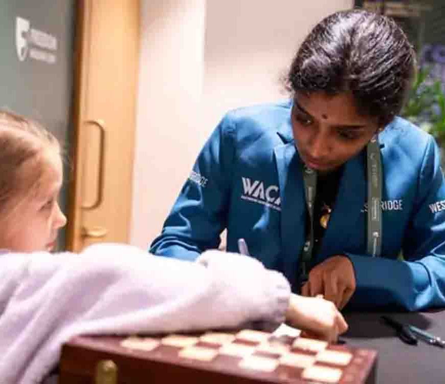 FIDE कैंडिडेट्स में भारत की वैशाली टॉप पर, निर्णायक मोड़ पर टूर्नामेंट