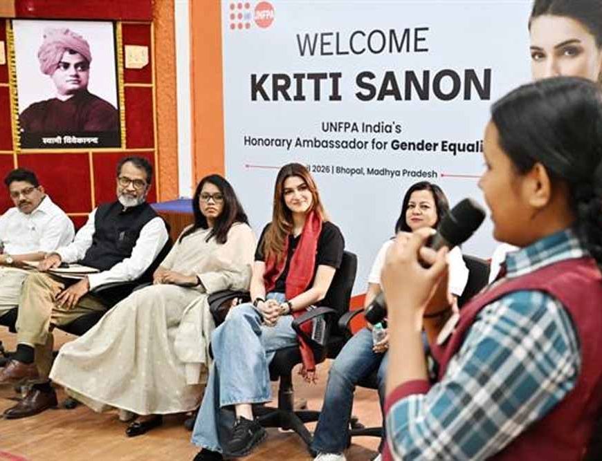यूएनएफपीए एंबेसेडर कृति सेनन ने विद्यार्थियों से किया संवाद, जेंडर इक्वैलिटी का दिया संदेश
