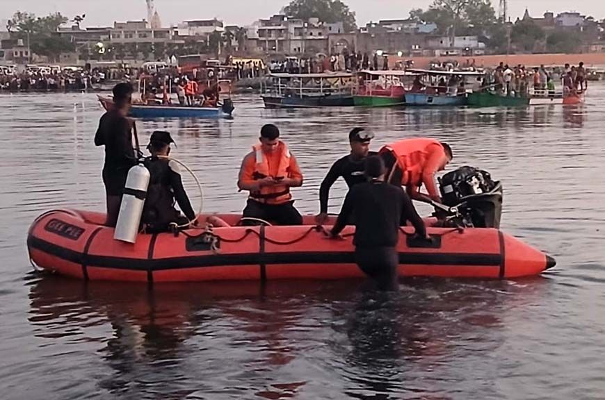 वृंदावन में बोट डूबने के बाद 10 की मौत, घंटों बाद दलदल में फंसी मिली बोट, 5 लोग अब भी लापता