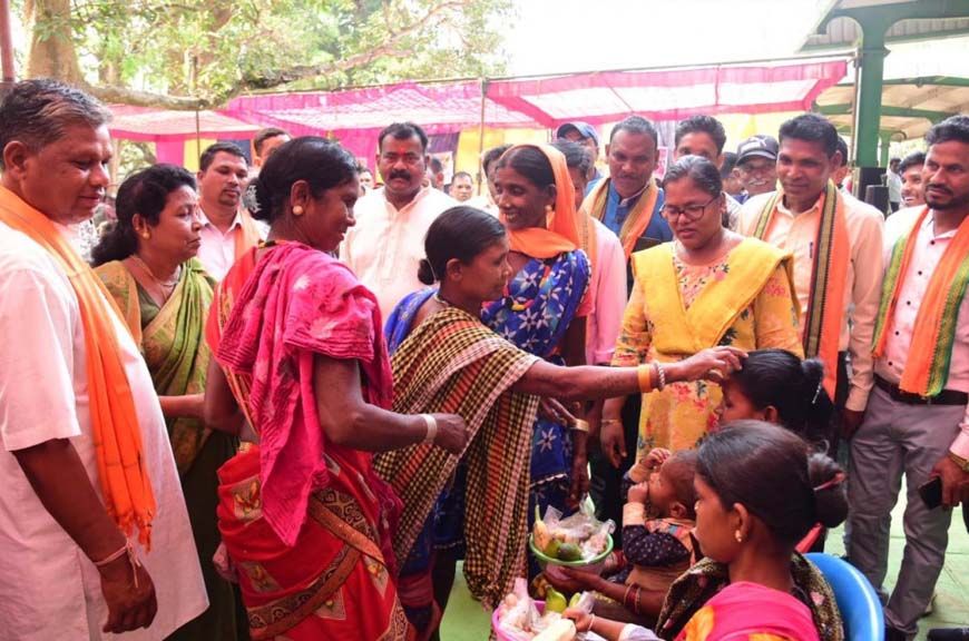 रायपुर : जिले के दूरस्थ गांव चिंगनार में लगा जनसमस्या निवारण शिविर