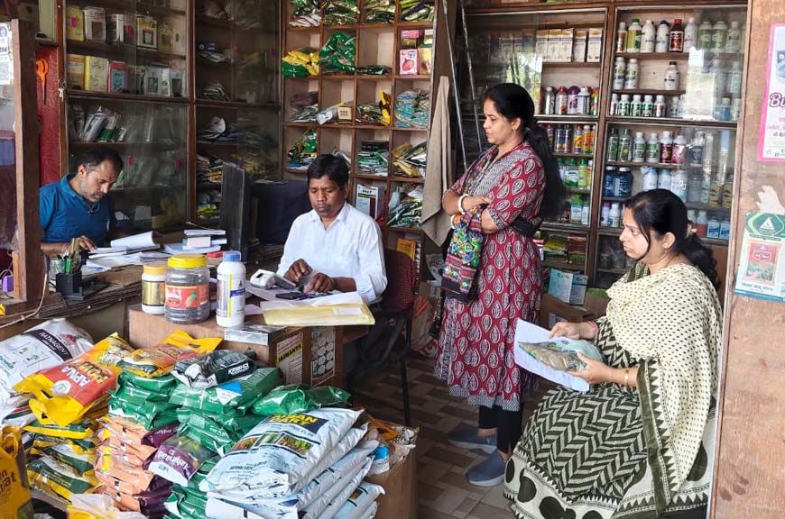 बिलासपुर : खाद वितरण में गड़बड़ी : दो दुकानों पर 21 दिन की बिक्री पर रोक, लाइसेंस निलंबित