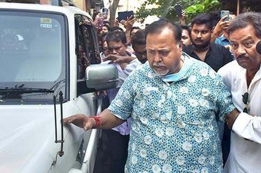 पश्चिम बंगाल के पूर्व मंत्री पार्थ चटर्जी के घर ED की रेड, SSC घोटाले में एक्शन