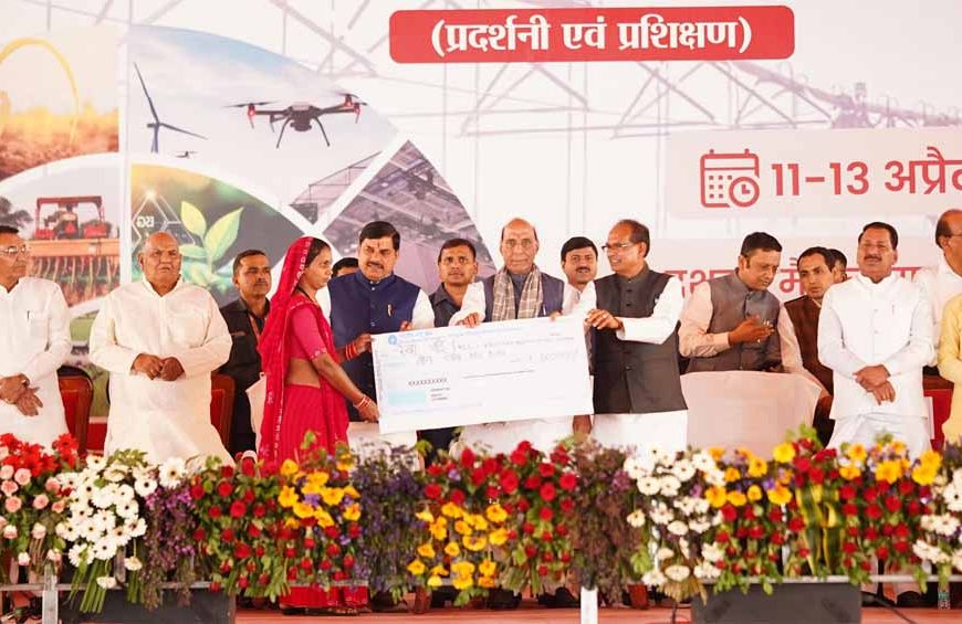 किसान देश की अर्थव्यवस्था की रीढ़, किसानों के विकास के लिए हम हैं प्रतिबद्ध : केन्द्रीय रक्षा मंत्री सिंह