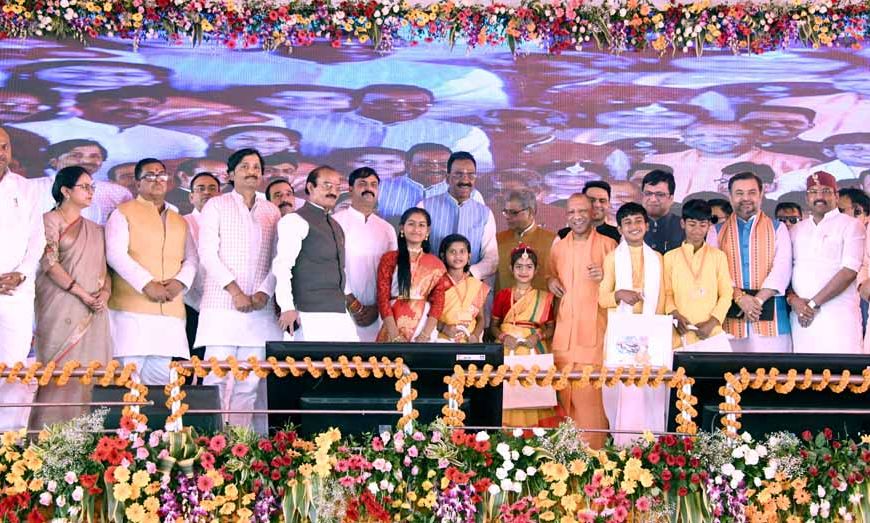 लखीमपुर में CM योगी का बड़ा ऐलान: 331 विस्थापित हिंदू परिवारों को भूमि अधिकार, 417 करोड़ की परियोजनाओं की सौगात